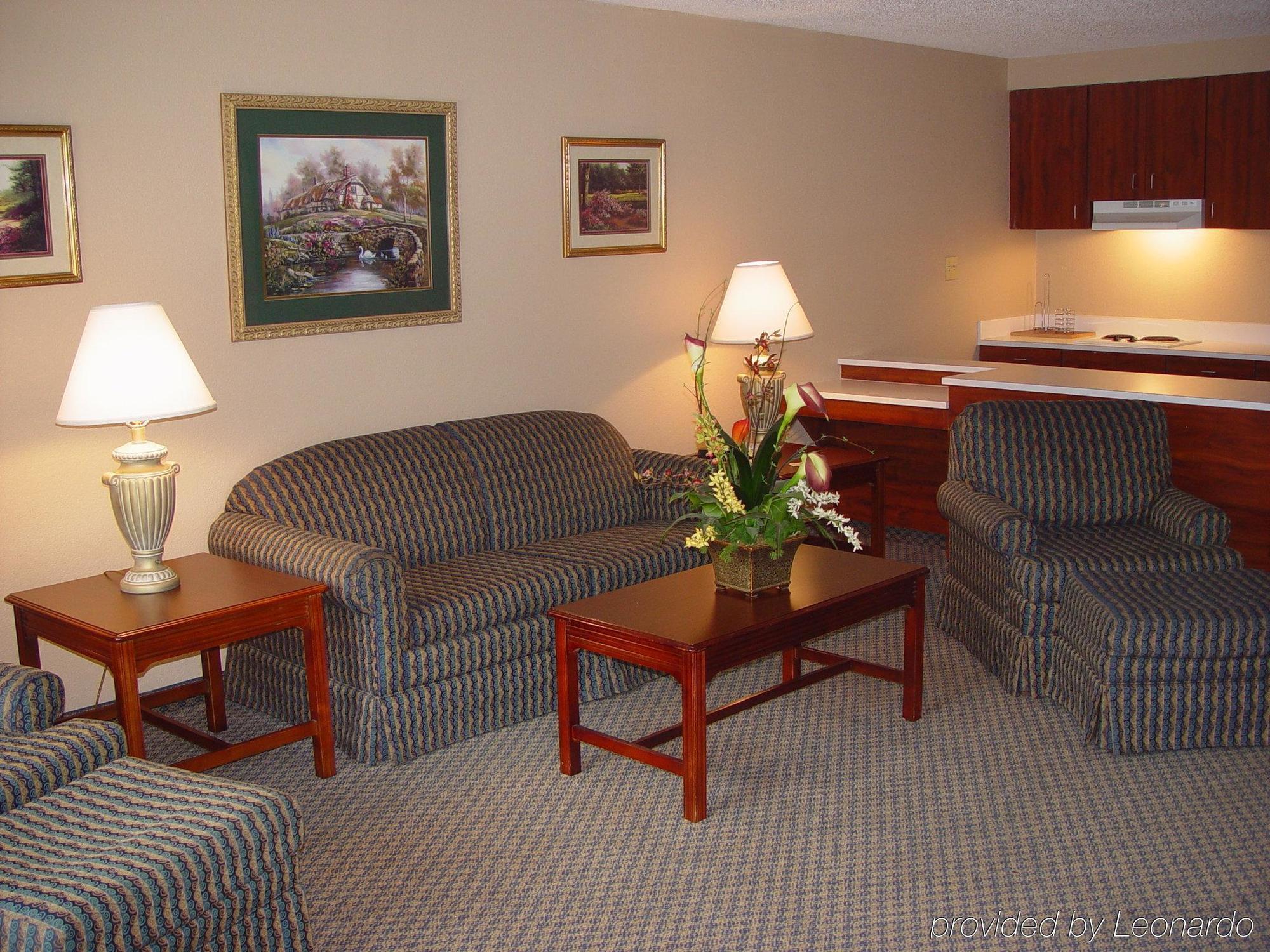 Mayfair Inn Williamston Room photo