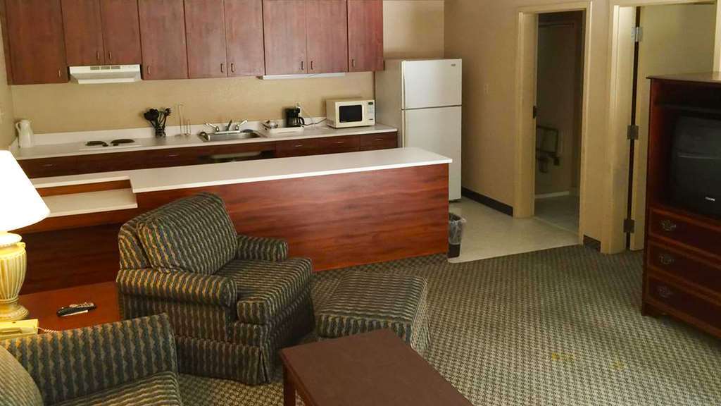 Mayfair Inn Williamston Room photo