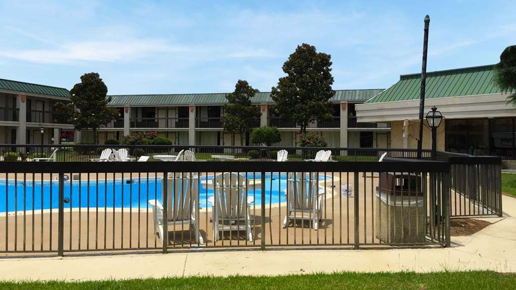 Mayfair Inn Williamston Exterior photo